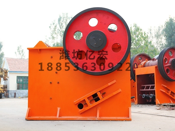 顎式破碎機(jī)2